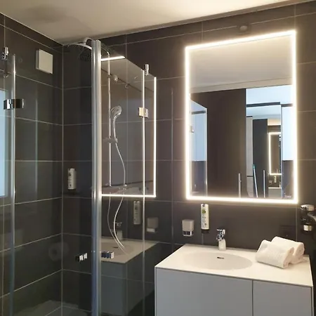 Hotel Sh By Wmm *